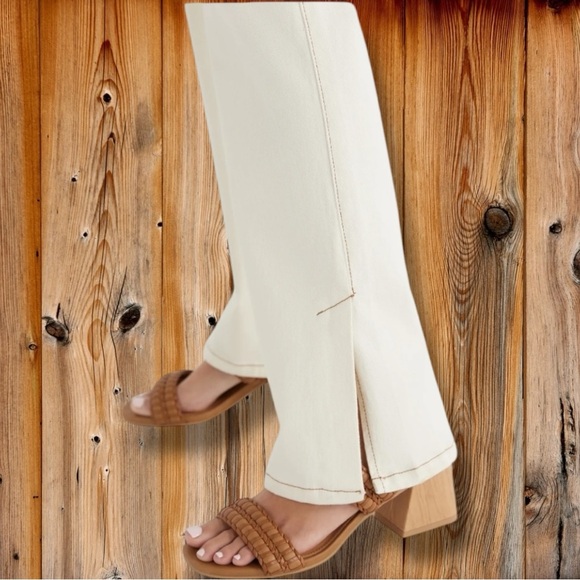 Time and Tru Size 2 Mid Rise Bootcut Winter White Denim Jeans w/Side Vents - Picture 4 of 10